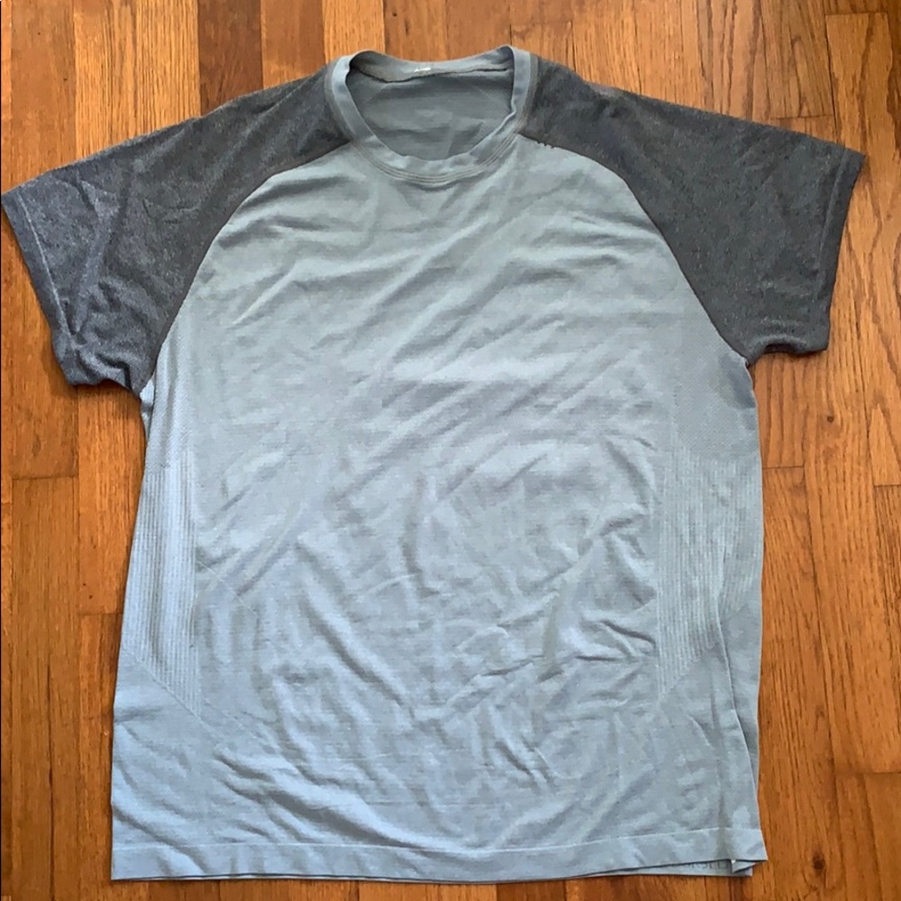 Men’s Lululemon short sleeve